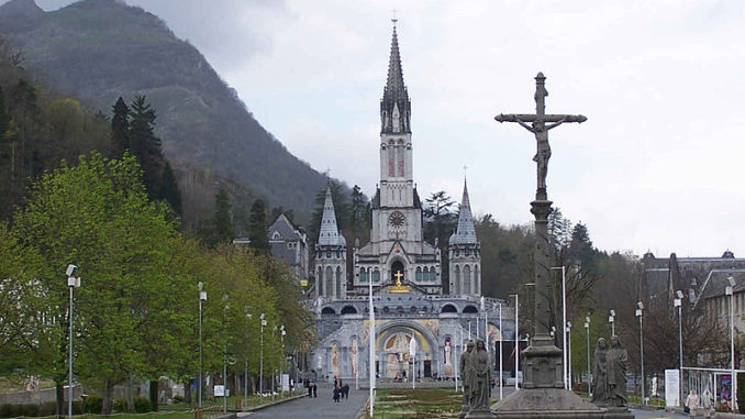 Geneviève Darrieussecq, secrétaire d’État à Lourdes pour le pèlerinage des armées Geneviève Darrieussecq, secrétaire d’État à Lourdes pour le pèlerinage des armées