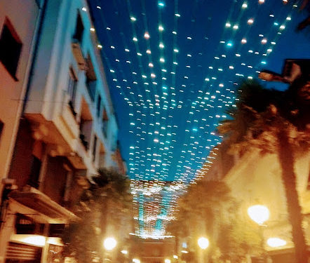 Les illuminations, décorations, patinoire et manèges s'installent pour Noël à Tarbes